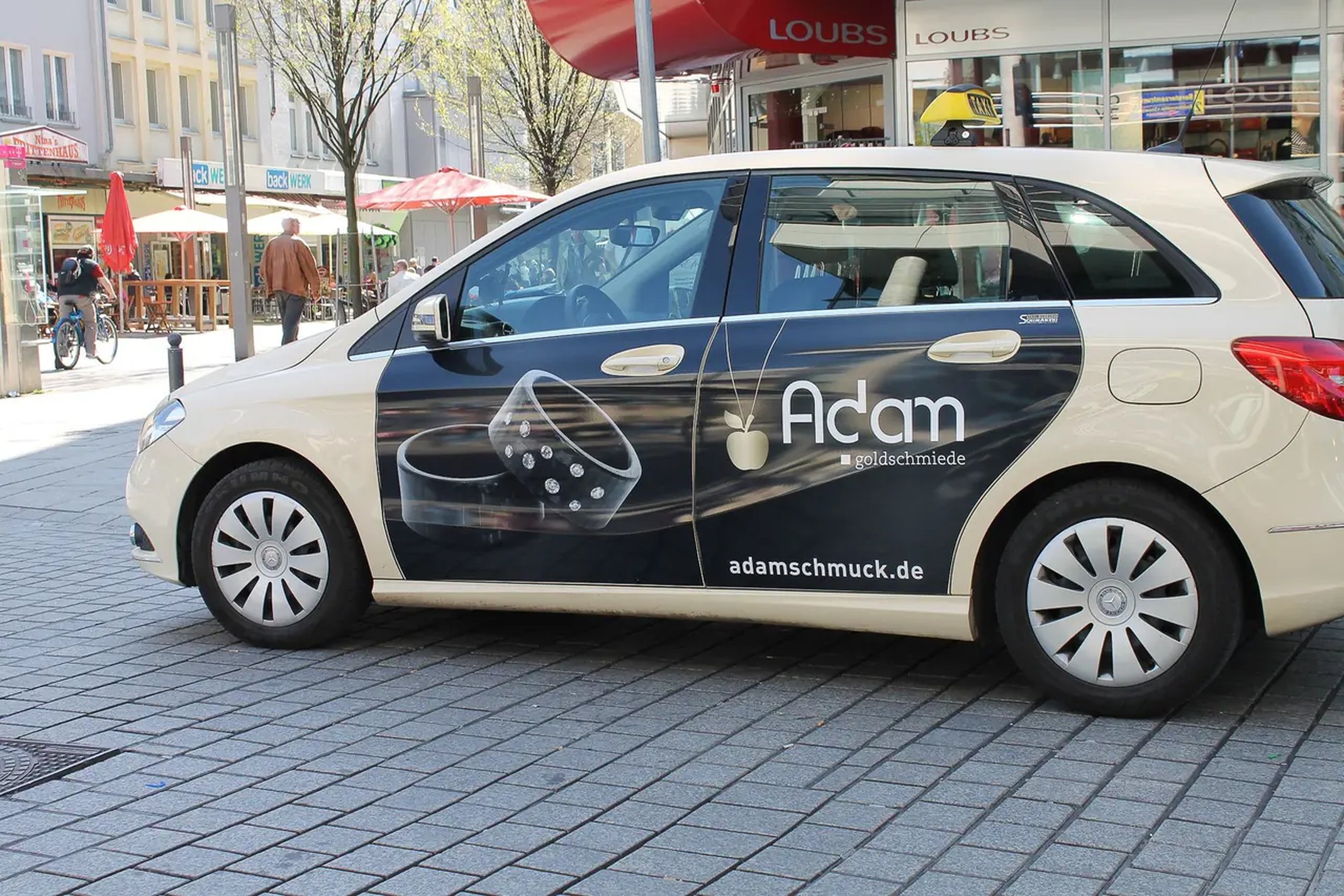 Außenwerbung am Taxi – Door-Cover Beispiel